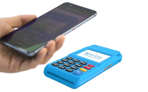 拉卡拉手机收款宝上市发布会支持金融IC卡和磁条卡